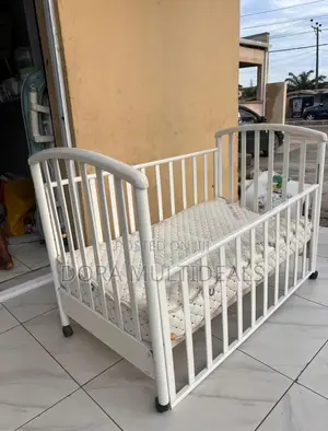 Foreign Imported Convertible Lowerable Sides Wooden Crib, New Mattress
