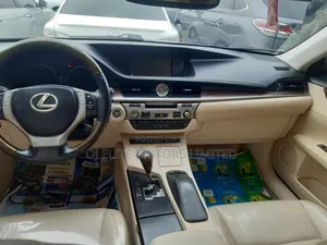 Lexus ES 250 2017 Gold