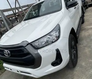Toyota Hilux 2025 White