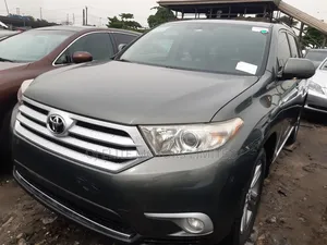 Toyota Highlander Limited Platinum 4dr SUV (3.5L 6cyl 6A) 2014 Gray