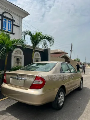 Toyota Camry 2004 Gold