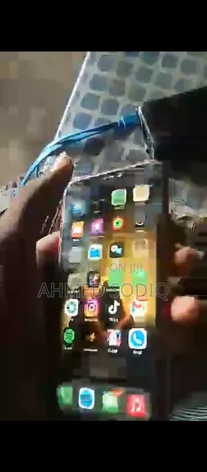 Apple iPhone 11 64 GB Red