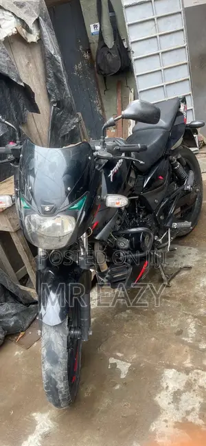 Bajaj Pulsar 220 F 2024 Black