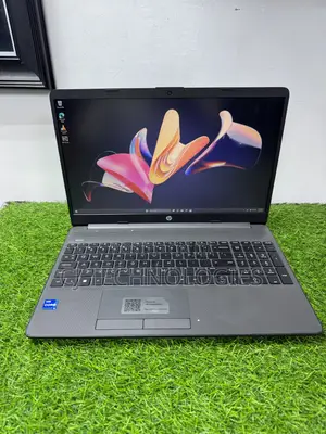 Laptop HP 250 G10 8GB Intel Core i5 SSD 256GB