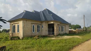 3bdrm Bungalow in Stadium Road 🏟️ Uyo for sale