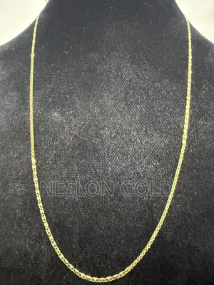 Italy 750 Tested 18karat Solid Gold Necklace Blade and Carpet