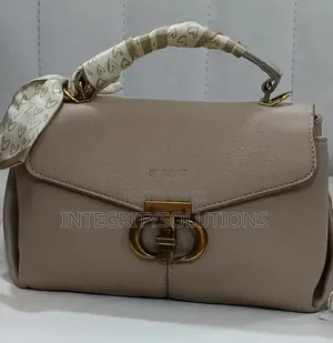 St Sat Leather Hand Bag