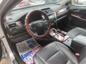 Toyota Camry XLE 4dr Sedan (2.5L 4cyl 6A) 2013 Silver