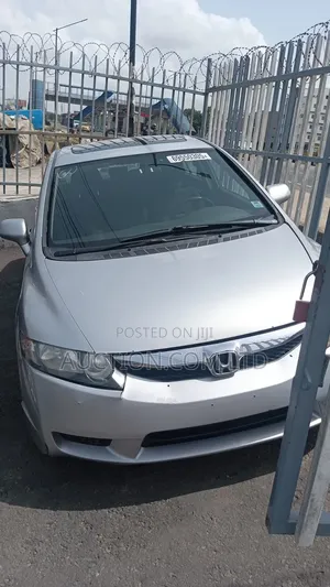 Honda Civic 1.8 5 Door Automatic 2011 Silver