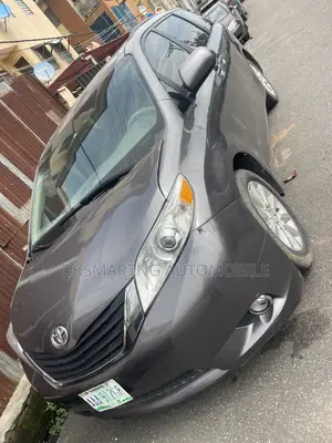 Toyota Sienna XLE 8 Passenger 2012 Gray