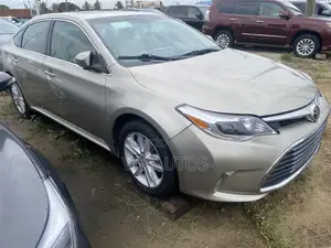 Toyota Avalon Limited 4dr Sedan (3.5L 6cyl 6A) 2014 Gold