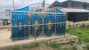 Stainless Steel Gate With Top Side Flowers
