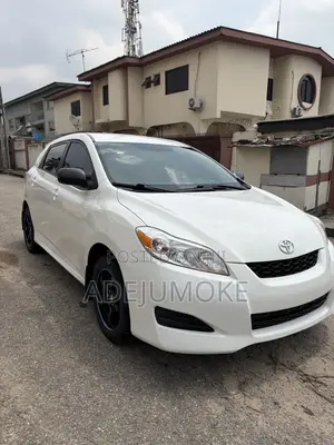 Toyota Matrix S Hatchback AWD (2.4L 4cyl 4A) 2010 White
