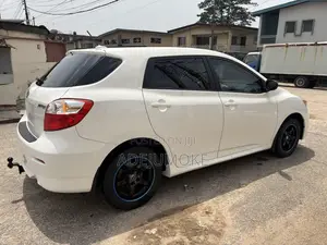 Toyota Matrix S Hatchback AWD (2.4L 4cyl 4A) 2010 White