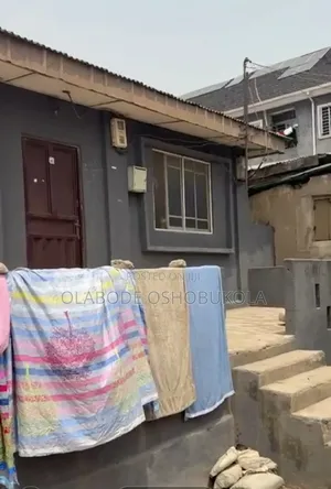 9bdrm House in Iwaya for sale