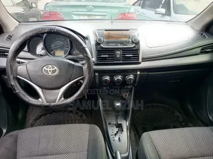 Toyota Yaris LE Hatchback 3dr 2015 Black