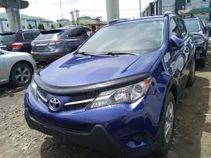 Toyota RAV4 LE 4dr SUV (2.5L 4cyl 6A) 2015 Blue