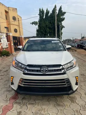 Toyota Highlander XLE V6 4x4 (3.5L 6cyl 6A) 2016 White