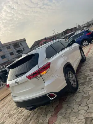 Toyota Highlander XLE V6 4x4 (3.5L 6cyl 6A) 2016 White