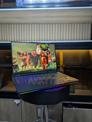Laptop Lenovo Legion Pro 7 32GB AMD Ryzen 9 SSD 2T