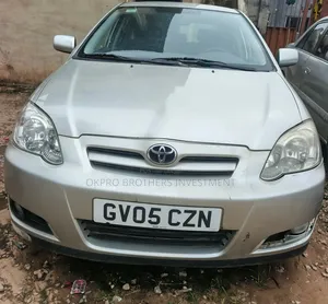 Toyota Corolla Liftback 2005 Silver