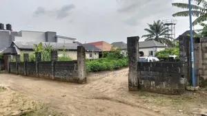 For Sale: 3 Plots With a Small Bungalow at Mandela Estate Sars Rd Ph