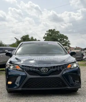 Toyota Camry SE FWD (2.5L 4cyl 8AM) 2018 Blue