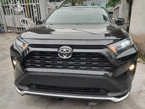 Toyota RAV4 XLE FWD 2019 Black