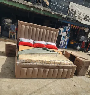 Comfortable Sweet Quality Upholstery Padded Complete Set of Bedframe