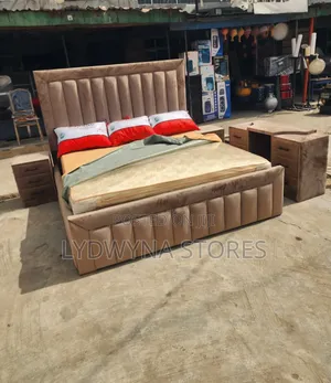 Beautiful Relaxable Quality Upholstery Padded Complete Set of Bedframe