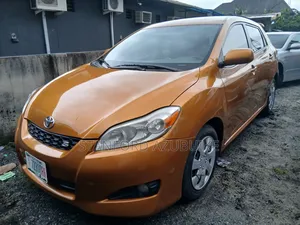 Toyota Matrix 2008 Gold