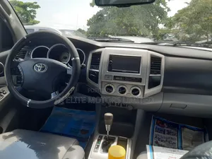 Toyota Tacoma Access Cab V6 Automatic 2011 Silver