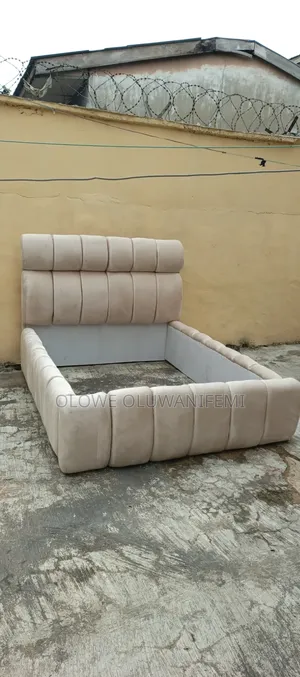 Fully Padded 41⁄2 Bedframe