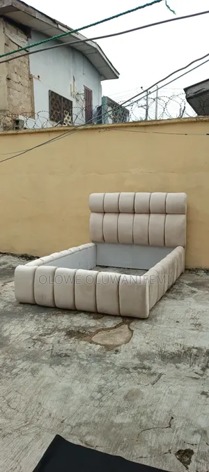 Fully Padded 41⁄2 Bedframe