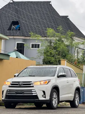 Toyota Highlander XLE 4x4 V6 (3.5L 6cyl 8A) 2018 White