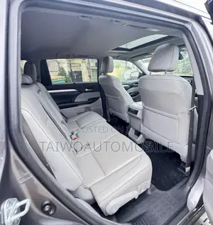 Toyota Highlander 2018 Brown