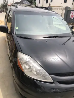 Toyota Sienna Available for Delivery Service