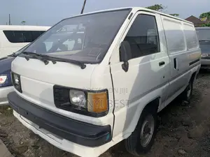 Toyota Regius 1995 White