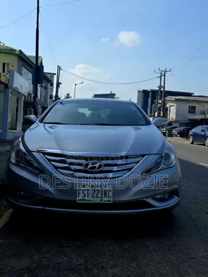 Hyundai Sonata Limited 2.0T Sedan (2.0L 4cyl 6A) 2012 White
