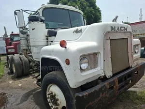 Tokunbo 12valve R Model Mack Ten Tyres Head Truck Superb Engine Big Ax