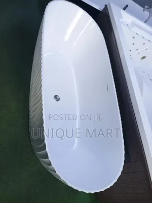 Quality White Acrylic Oval Shaped Bathub