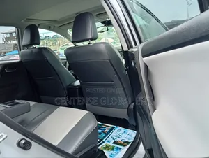 Toyota RAV4 Limited 4dr SUV AWD (2.5L 4cyl 6A) 2014 Silver