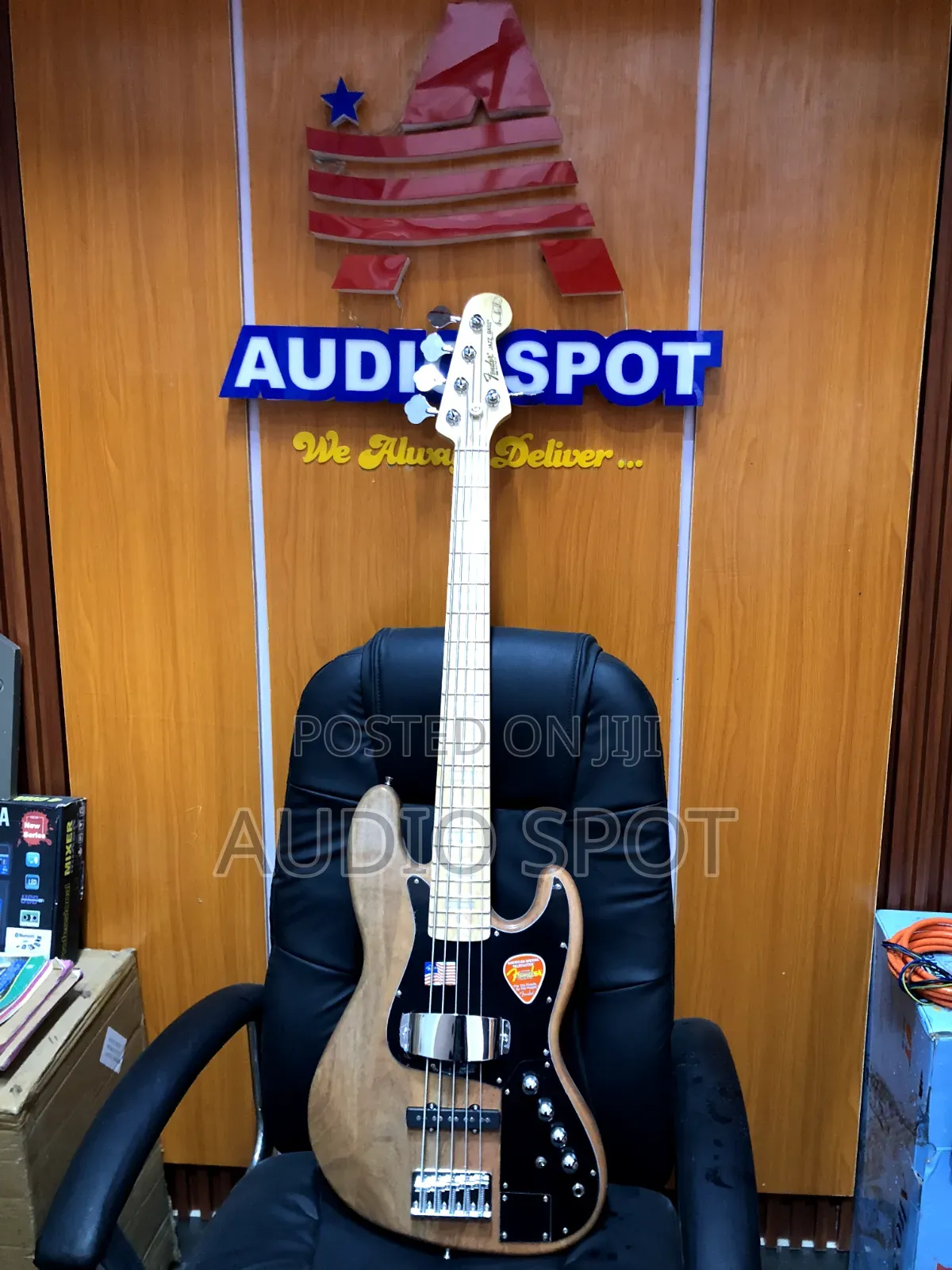 Fender Jazz 5 Strings Active Bass Guitar