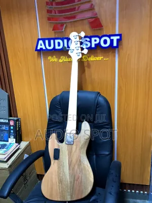 Fender Jazz 5 Strings Active Bass Guitar