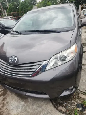Toyota Sienna XLE AWD 7-Passenger 2013 Black