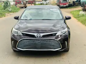 Toyota Avalon XLE Premium Sedan FWD (3.5L 6cyl 6A) 2013 Red