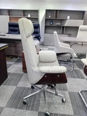 Executive Office Swivel Leather Chair.