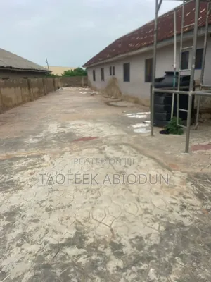 Furnished 1bdrm Block of Flats in Iyalode Estate for sale
