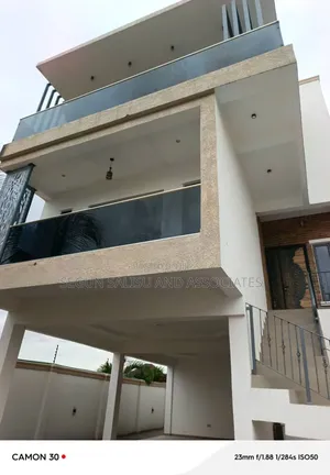 4bdrm Townhouse/Terrace in Magodo Phase 2 for sale
