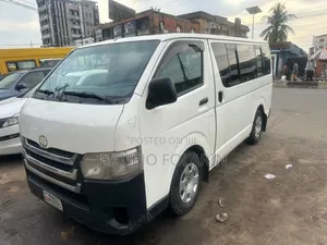 Toyota HiAce 2013 White
